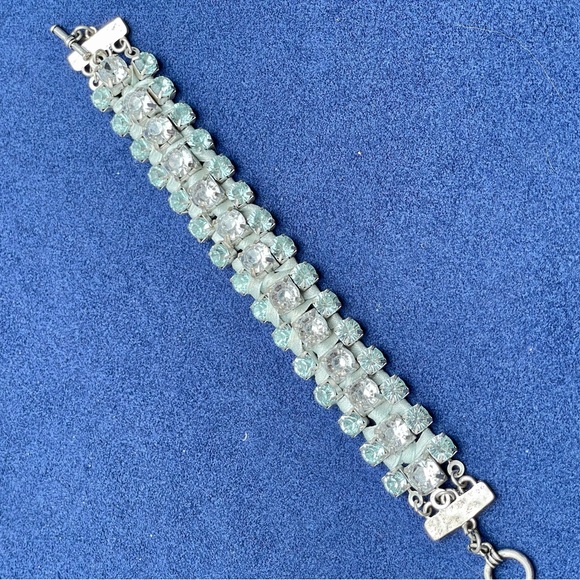 Aqua colored bracelet - Picture 3 of 3